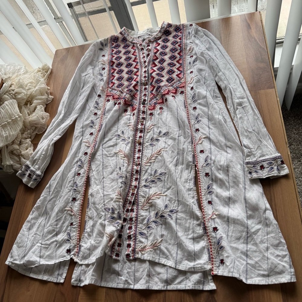 Johnny Was Women's White Side Slits‎ Embroidered Button Up Tunic Top Size XS - Picture 6 of 8